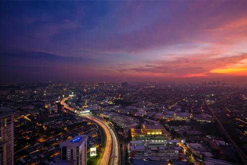 a city skyline at night with cars at Sheraton Petaling Jaya Hotel in Petaling Jaya