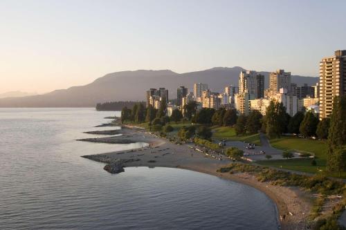 Gallery image of Amazing Location - 2BDRM/2BATH - right on Robson in Vancouver