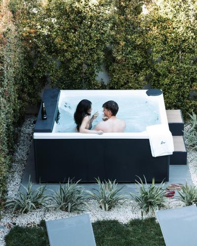 a man and woman sitting in a bath tub at Daline Holiday Rooms in Acquarica del Capo