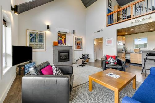 a living room with couches and a fireplace at Blue Ocean Lodge in Westport