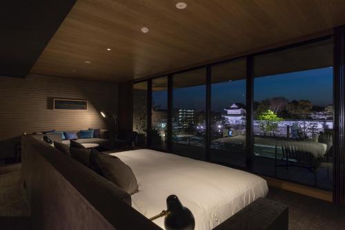 Postel nebo postele na pokoji v ubytování HOTEL CANATA KYOTO