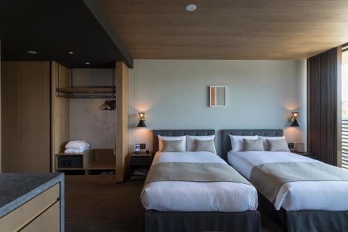 Postel nebo postele na pokoji v ubytování HOTEL CANATA KYOTO