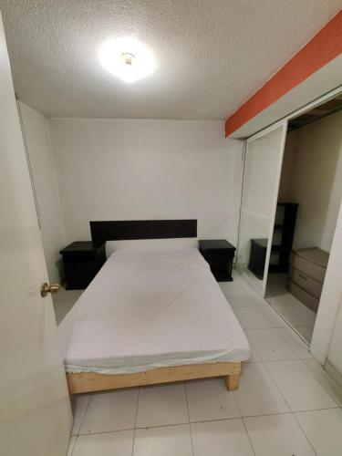 Katil atau katil-katil dalam bilik di Departamento Amueblado Parque Toluca 2000