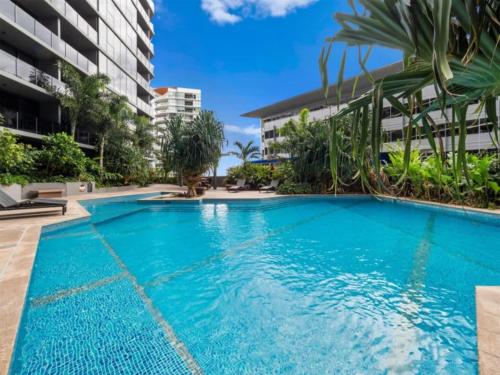 Bazén v ubytování Great Views Pool High Level Boutique Apt with Carpark nebo v jeho okolí