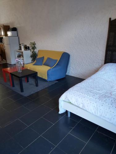 Photo de la galerie de l'établissement Studio RDC avec terrasse, à Ligny-en-Barrois