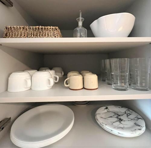  Apartaments Turístics Conseller -  Room  picture :   Shower    Safety deposit box    TV                           