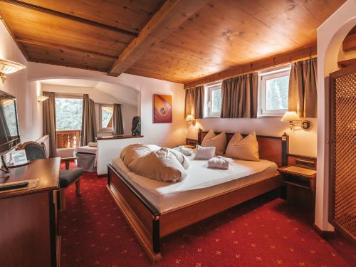 Postel nebo postele na pokoji v ubytování Hotel Kristall - Adults Only