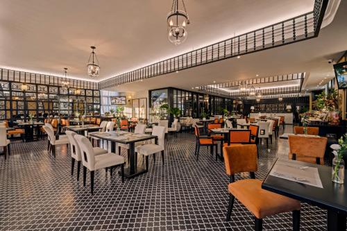 Restaurace v ubytování Sanouva Da Nang Hotel - Daily Afternoon Tea Inclusive
