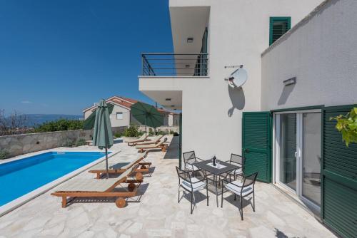 Villa Dante with sea view & private pool