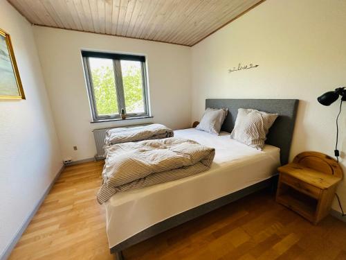 Giường trong phòng chung tại Beautiful villa close to beach and nature