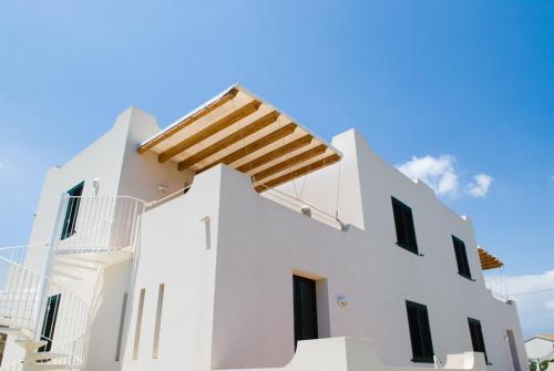 a white house with stairs on the side of it at Villa Marina in Calabernardo