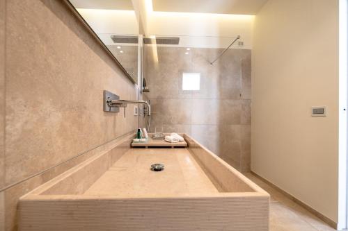 a bath tub in a bathroom with a shower at Gianfranco Fino Viticoltore in Manduria