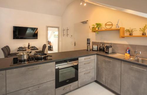 Η κουζίνα ή μικρή κουζίνα στο SweetHome - Poing Apartments