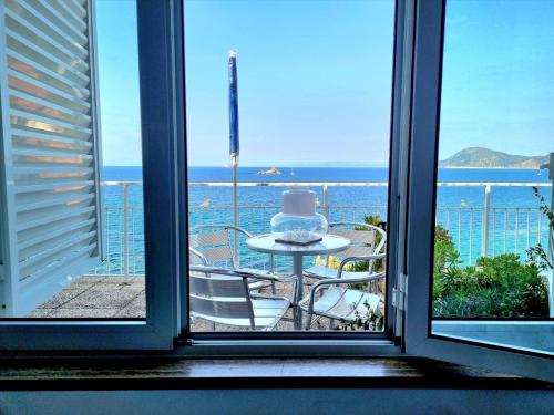 Gambar di galeri bagi Appartamenti La Terrazza sulle Ghiaie - Goelba di Portoferraio