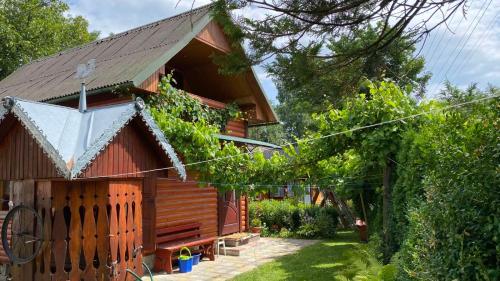 Taman di luar Садиба над греблею