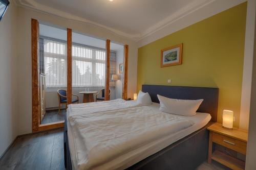Postel nebo postele na pokoji v ubytování Hotel und Berggasthof Spießberghaus