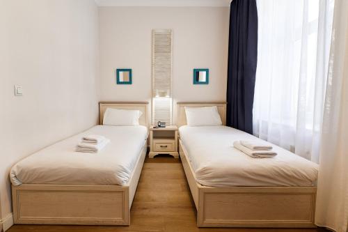 Кровать или кровати в номере Stabu Sēta Residence