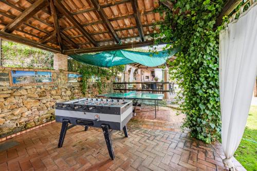 Local Stone Cottage With Shared Pool - Happy Rentals