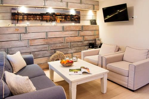 a living room with two couches and a table at Möwennest Solitüde in Flensburg