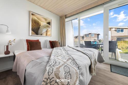 Giường trong phòng chung tại Ferienhaus Strandmuschel Marina Wendtorf