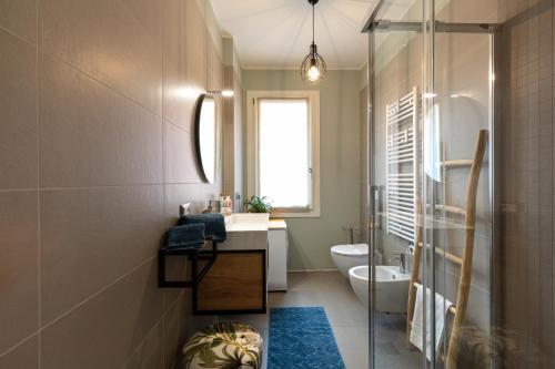 a bathroom with a shower and a sink and a toilet at BORGO 1 in Noventa di Piave