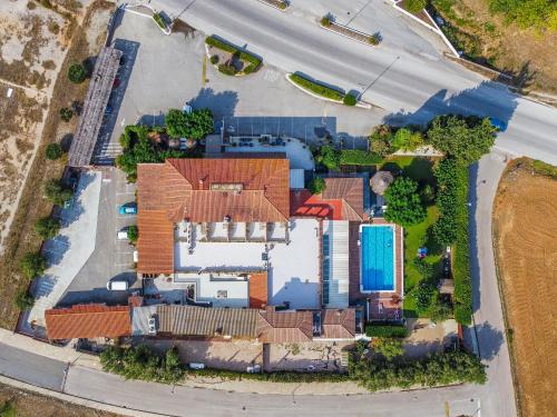 Bazén v ubytování Hotel & Restaurant Figueres Parc nebo v jeho okolí