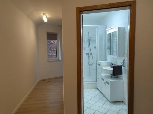 Koupelna v ubytování Business apartments "An der Lutherkirche" Self-Check-in