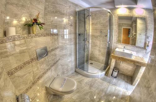 Een badkamer bij Hotel Atena