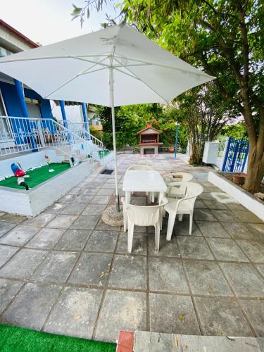 Kawasan patio atau luaran di Koker's Place