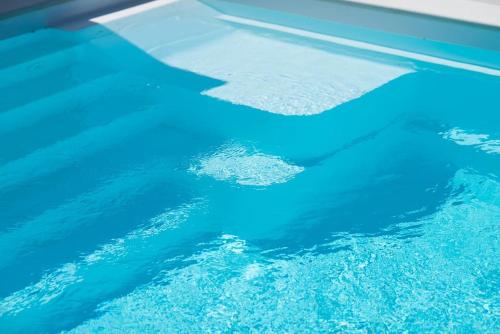 a pool of blue water in a swimming pool at Villa Alkinoi in Kampos Paros