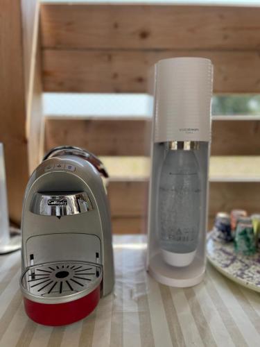 a toaster and a blender sitting on a table at Le stanze di chiara in Torre Lapillo