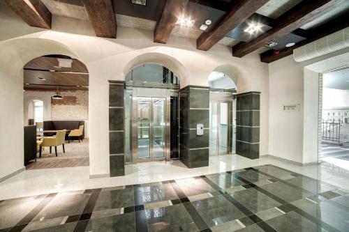 a lobby with a glass door and a dining area at Hotel Loft 1898 in Suwałki