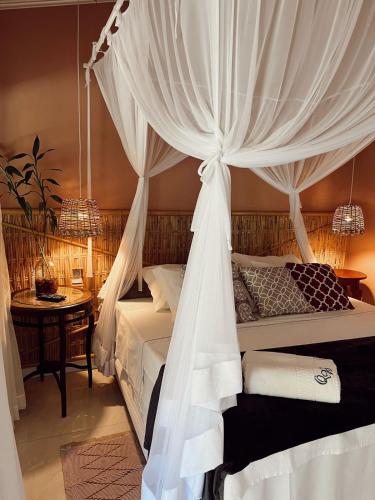 a bedroom with a canopy bed with curtains at Quinta da Bocaina in Amparo