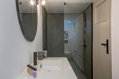 Petra & Phos Acropolis Luxury Apartments