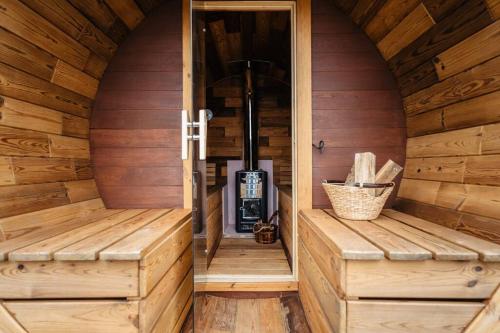 a wooden room with wooden benches in a cabin at Boutique Chalet - Herke in Eitweg