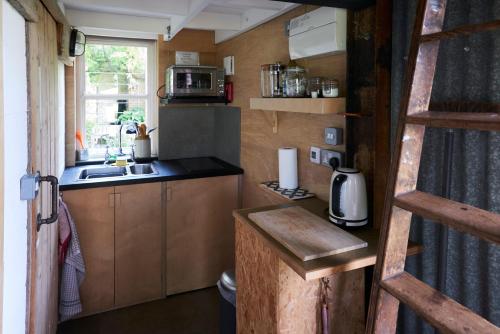 Η κουζίνα ή μικρή κουζίνα στο The Tiny House