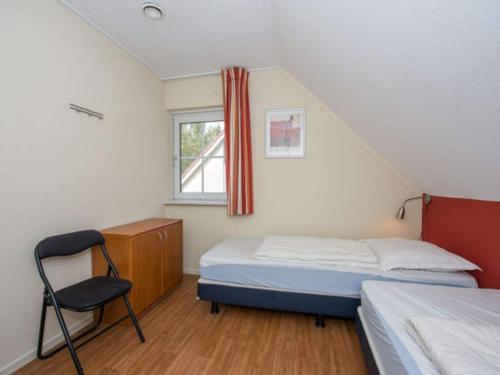Postel nebo postele na pokoji v ubytování Holiday home on a holiday park near Hellendoorn