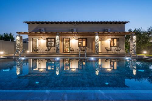 Eightyfour Living with private pool