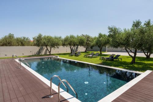Eightyfour Living with private pool