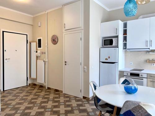 Dafni's home is in 200m to metro Ag Ioanis