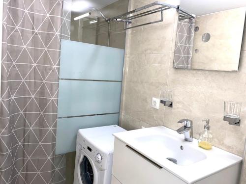 Dafni's home is in 200m to metro Ag Ioanis