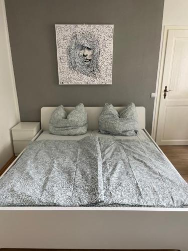 Postel nebo postele na pokoji v ubytování Einfaches Appartement "Hannes" in Halle