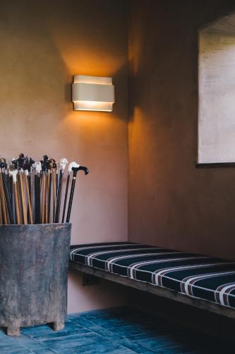 a bench in a room with many baseball bats at The Shepherds Farm in Heuvelland
