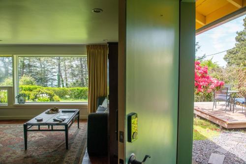 Taman di luar Inn at Buckhorn Cove