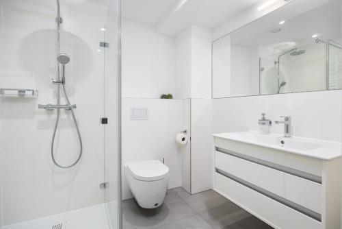 a bathroom with a shower and a toilet and a sink at Strandresidenzen Binz-Prora Strandresidenzen Binz-Prora V0 2 in Binz