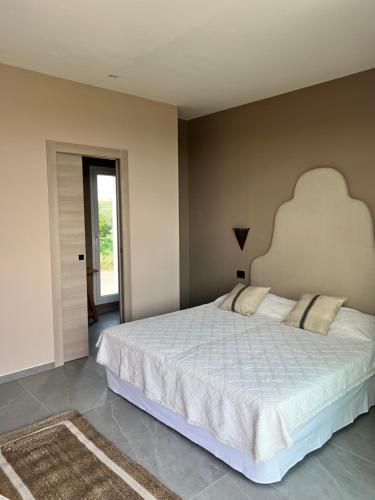 a bedroom with a large white bed in a room at Tenuta Alessandra Noto in Noto
