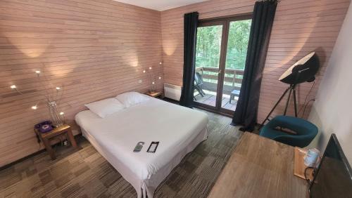 Postel nebo postele na pokoji v ubytování Enzo Hôtels - ST Eloy Metz Amneville By Kyriad Direct
