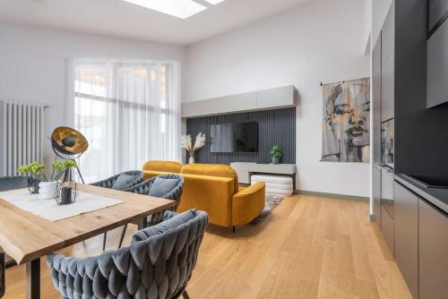 TV a/nebo společenská místnost v ubytování Luxurious penthouse with parking
