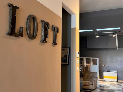 a room with a sign that says hope on the wall at Archi Loft 5_home design in Putignano