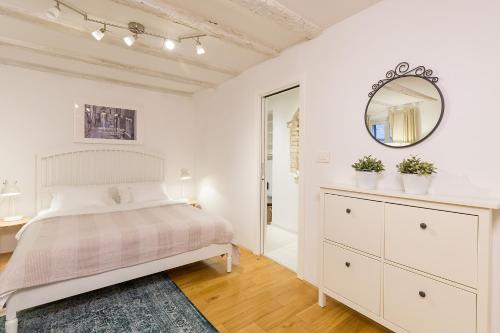 Porpor Apartments in Old Town by Irundo